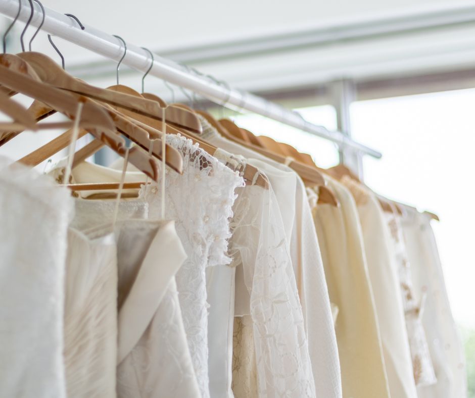 Cách giặt váy cưới tại nhà dễ nhất - Giặt Khô Là Hơi Hà Nội